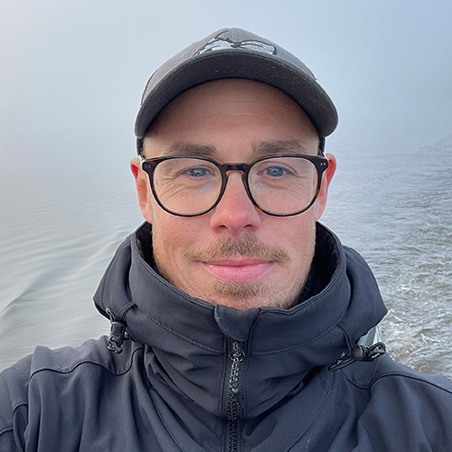 Närbild på Fredrik Fredén.