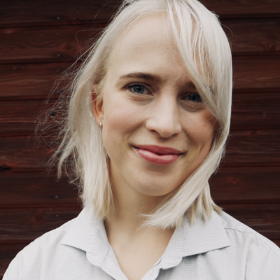 Porträttfoto på Maja Adolfsson