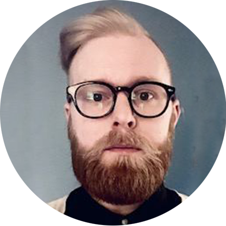 Ung man med glasögon