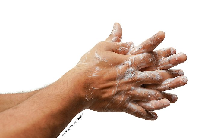 Intvålade händer i närbild.