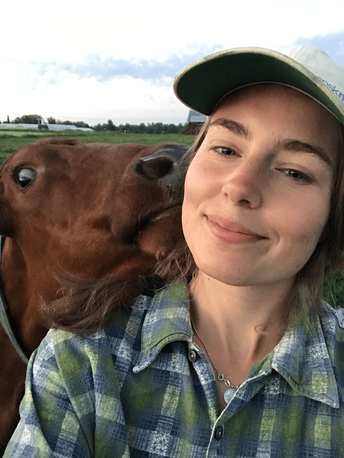 Ida Thunström tillsammans med sina djur