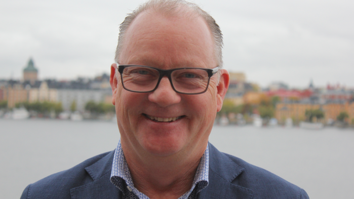 Magnus Börjeson från AgroÖst är ordförande i AKIS analysgrupp. Han har mörkblå kavaj och ljusblå skjorta. 