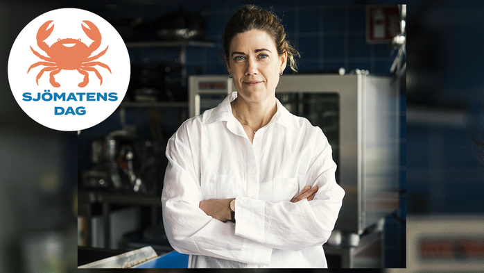 Linda Frithiof i ett kök. En symbol för Sjömatens dag syns i vänstra hörnet av bilden.